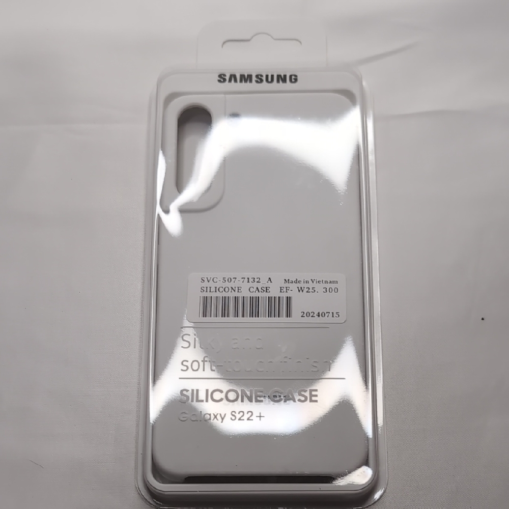 Samsung Galaxy S22+ Soft White Silicone Cover